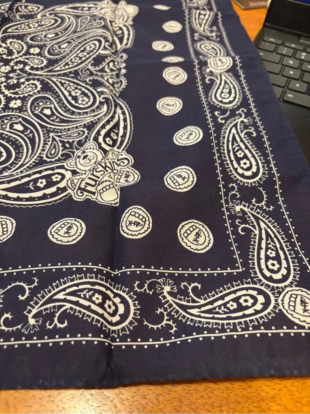 New Vintage Xavier Robert’s Furskins Bears Bandana  1985 22”x 20 1/2”